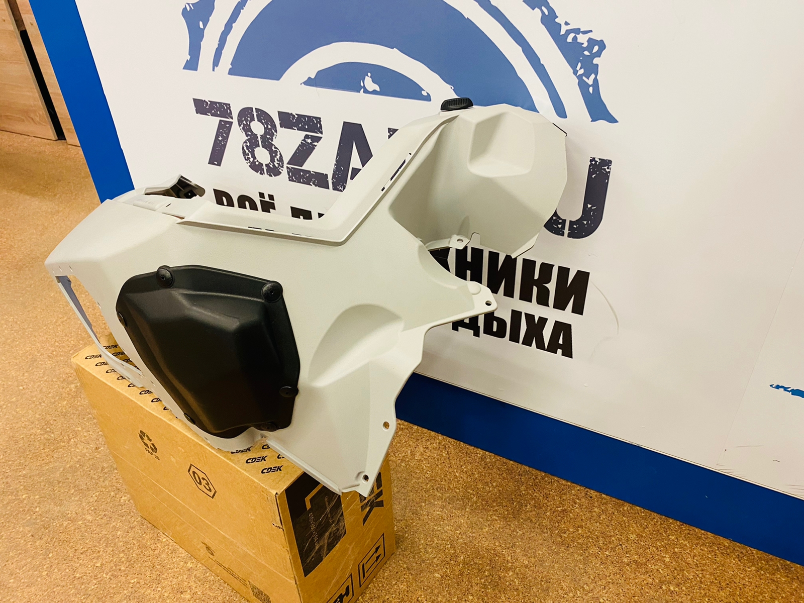 Пластик правый серый Arctic Cat М8000 Hardcore 5718-802-1