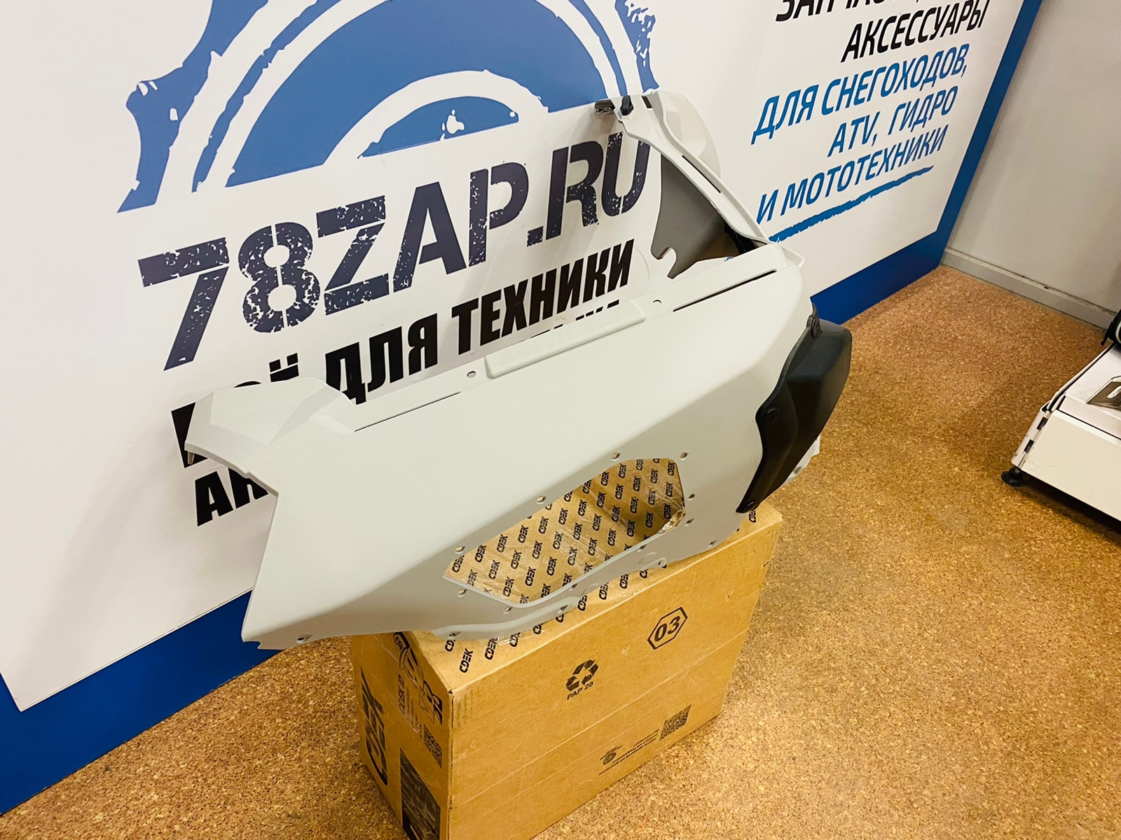 Пластик правый серый Arctic Cat М8000 Hardcore 5718-802-2