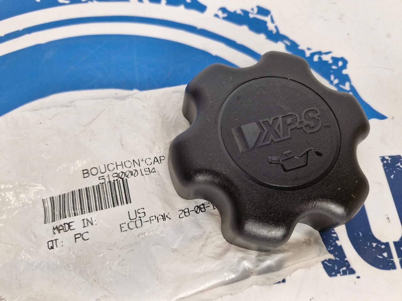 Крышка пластиковая маслобака снегоходов BRP Ski-Doo Lynx 519000194