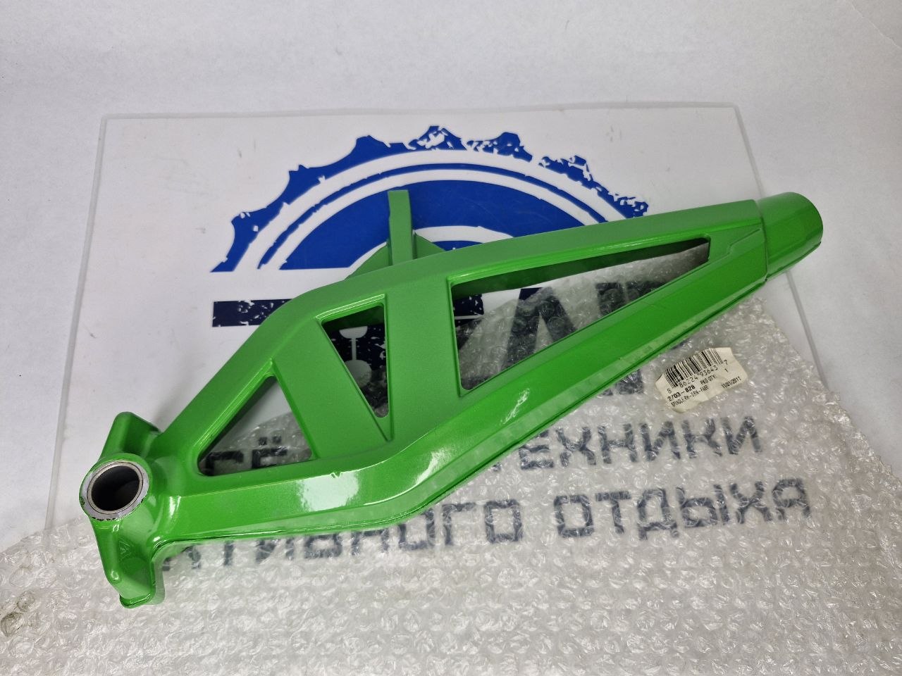 Поворотный кулак/ шпиндель правый снегоходов Arctic cat 2703-828