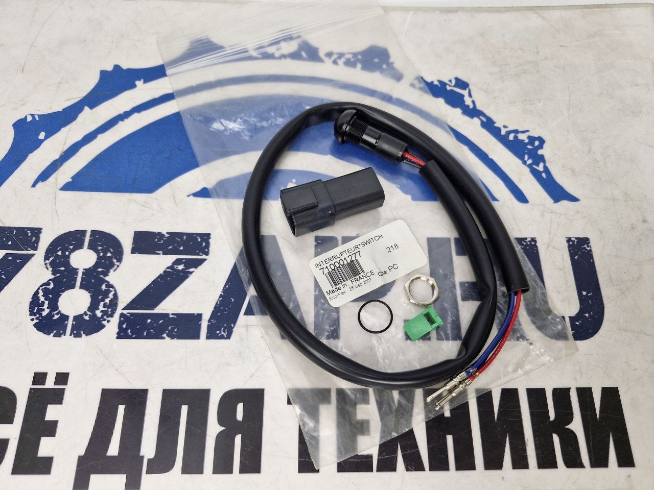 Кнопка включения противотуманных фар трициклов BRP Can-Am Spyder 710001277