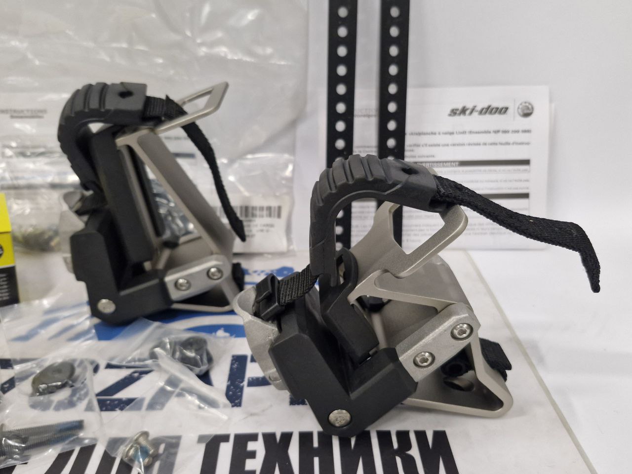 Крепление для лыж/сноуборда снегоходов BRP Ski-Doo/Lynx Linq 860200986-3