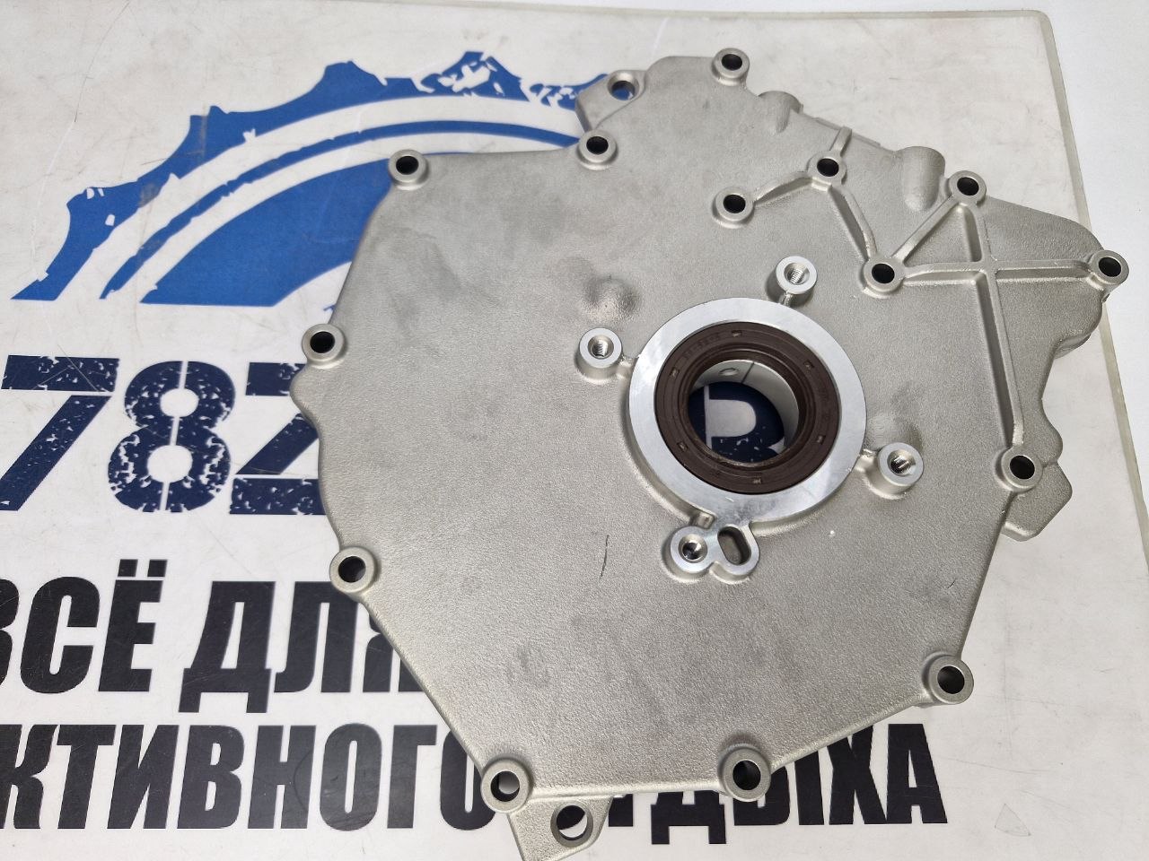 Крышка КПП со стороны вариатора квадроциклов BRP Can-Am 420612128-2