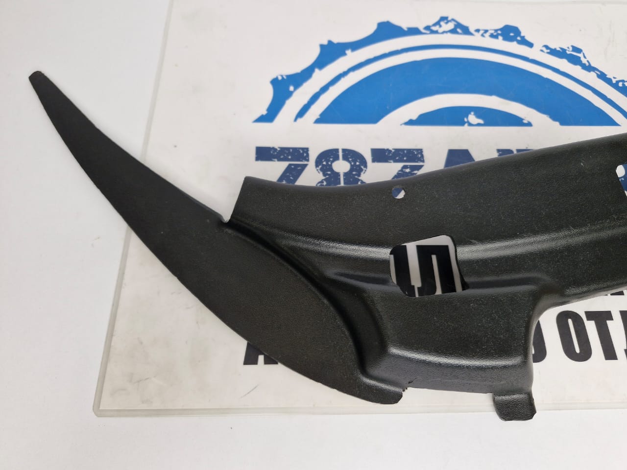 Крышка петель крепления бампера снегоходов BRP Ski-Doo Skandic Lynx ST 605252352-3