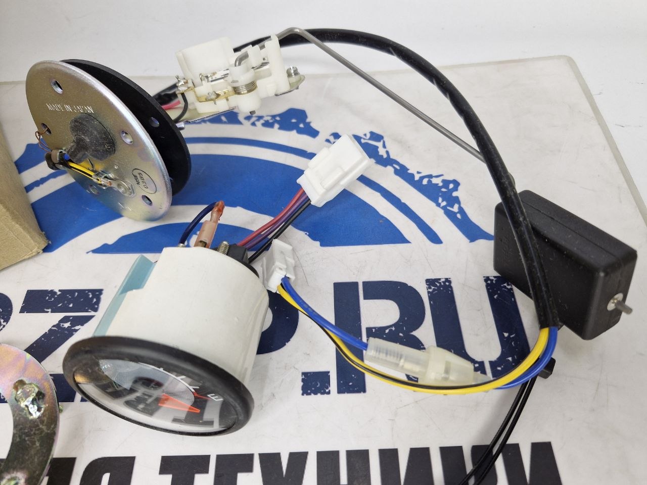 Прибор уровня топлива снегоходов BRP Ski-Doo REV SDI 05/06 861510300-3