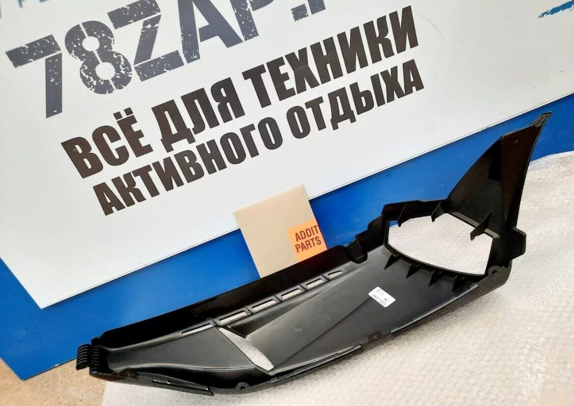 Боковая панель капота правая чёрная снегоходов Arctic Cat Bearcat/ Z1/ F5/ F6/ F8 2718-790-1