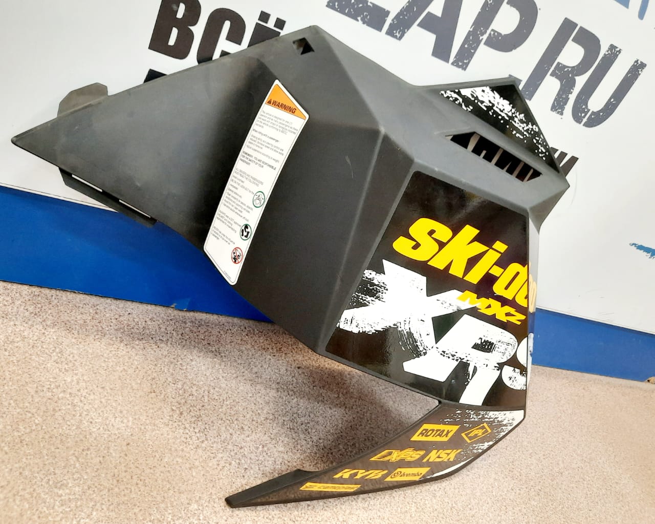 Боковая панель правая черная с наклейками снегоходов BRP Ski-Doo, Lynx REV XP 517304029-1