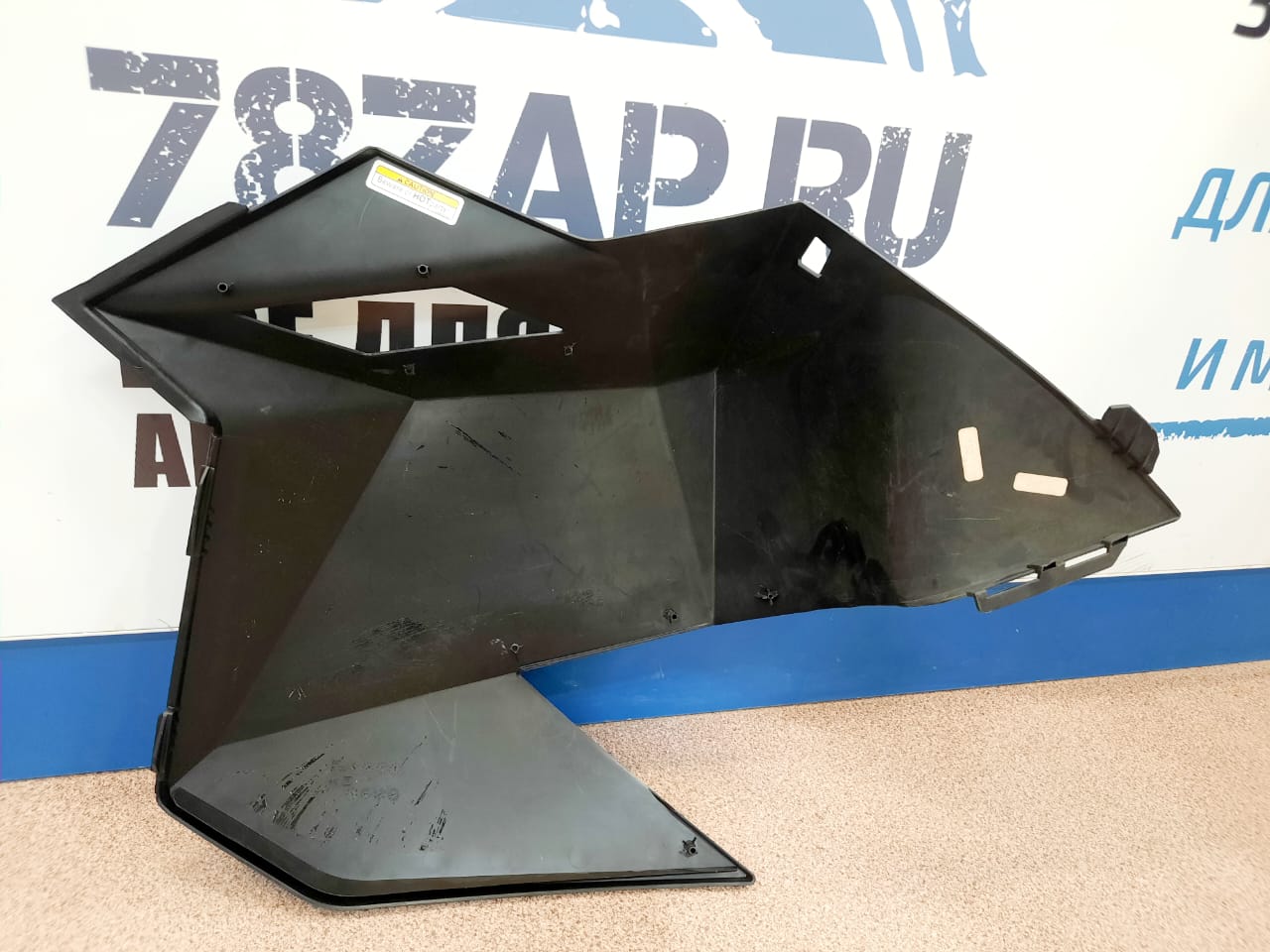 Боковая панель правая черная с наклейками снегоходов BRP Ski-Doo, Lynx REV XP 517304029-2