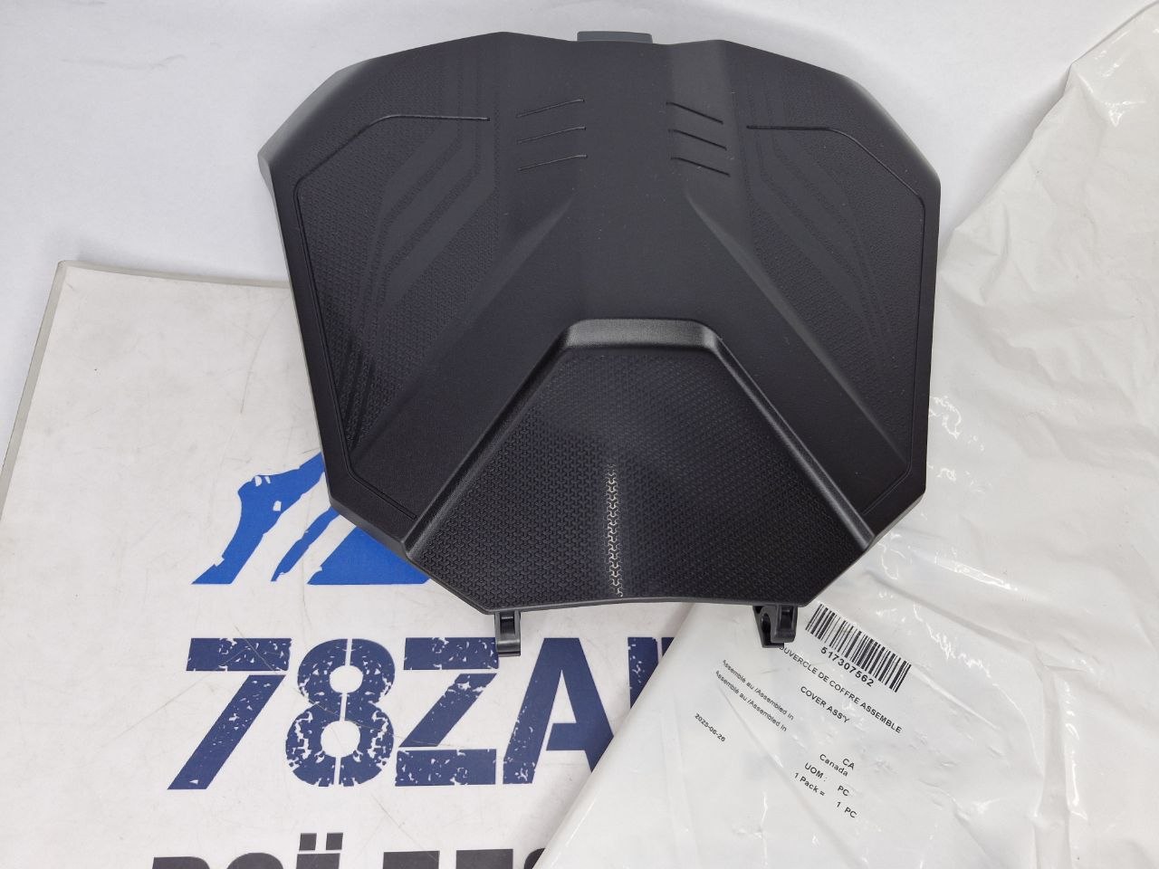 Крышка переднего бардачка снегоходов BRP Ski-Doo Lynx G4 517307562
