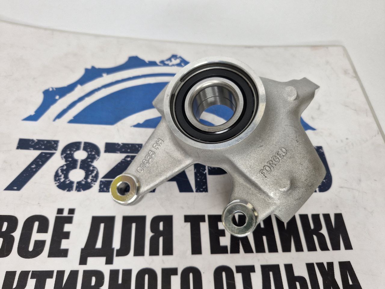 Поворотный кулак передний правый квадроциклов BRP Can-Am G2 705403308 Zap