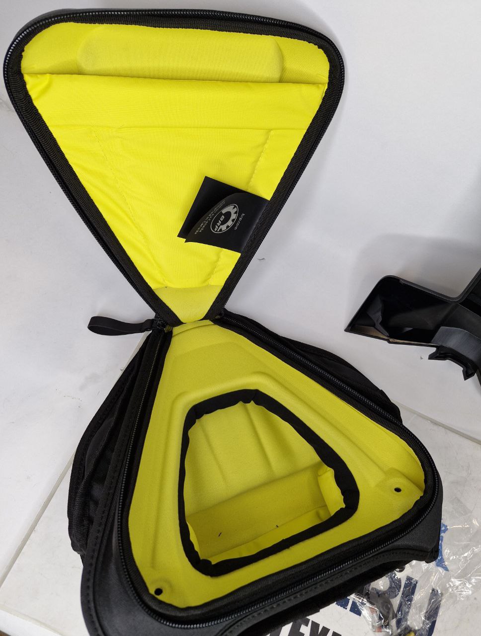 Перчаточный ящик для облегченного капота снегоходов BRP Ski-Doo Gen 4860202193-2
