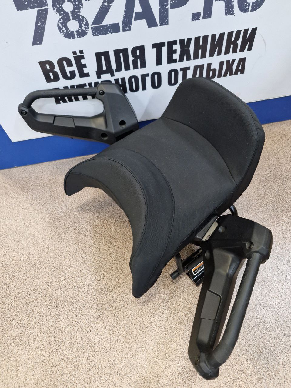 Сиденье пассажирское 1+1 снегоходов BRP Ski-Doo Lynx Radien-X/ REV G4 860202037-1