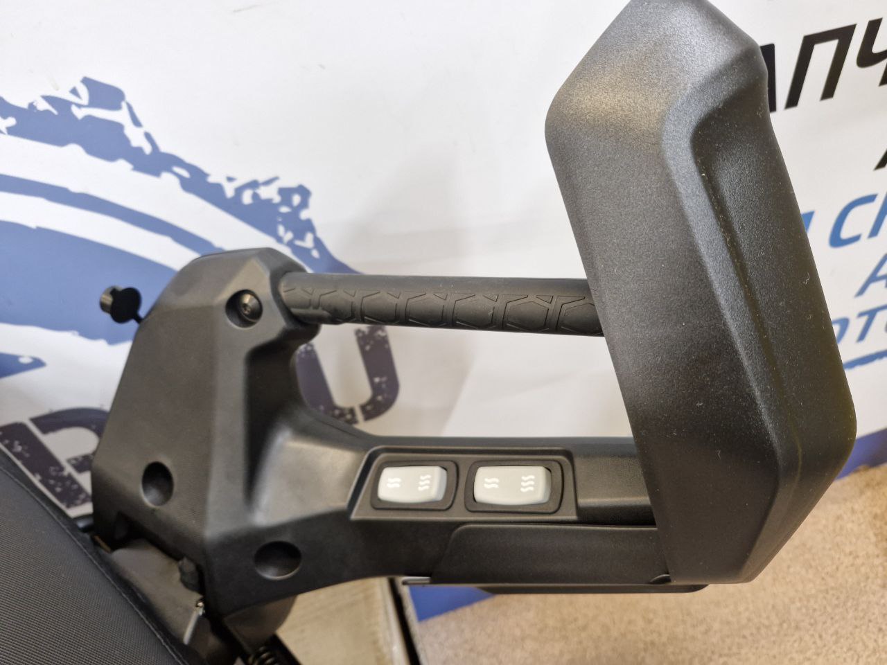 Сиденье пассажирское с подогревом снегоходов BRP Ski-Doo Lynx 860202033-2