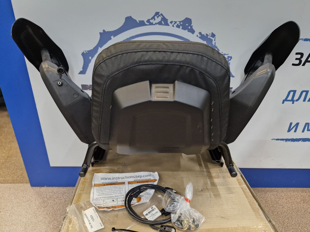 Сиденье пассажирское с подогревом снегоходов BRP Ski-Doo Lynx 860202033-3