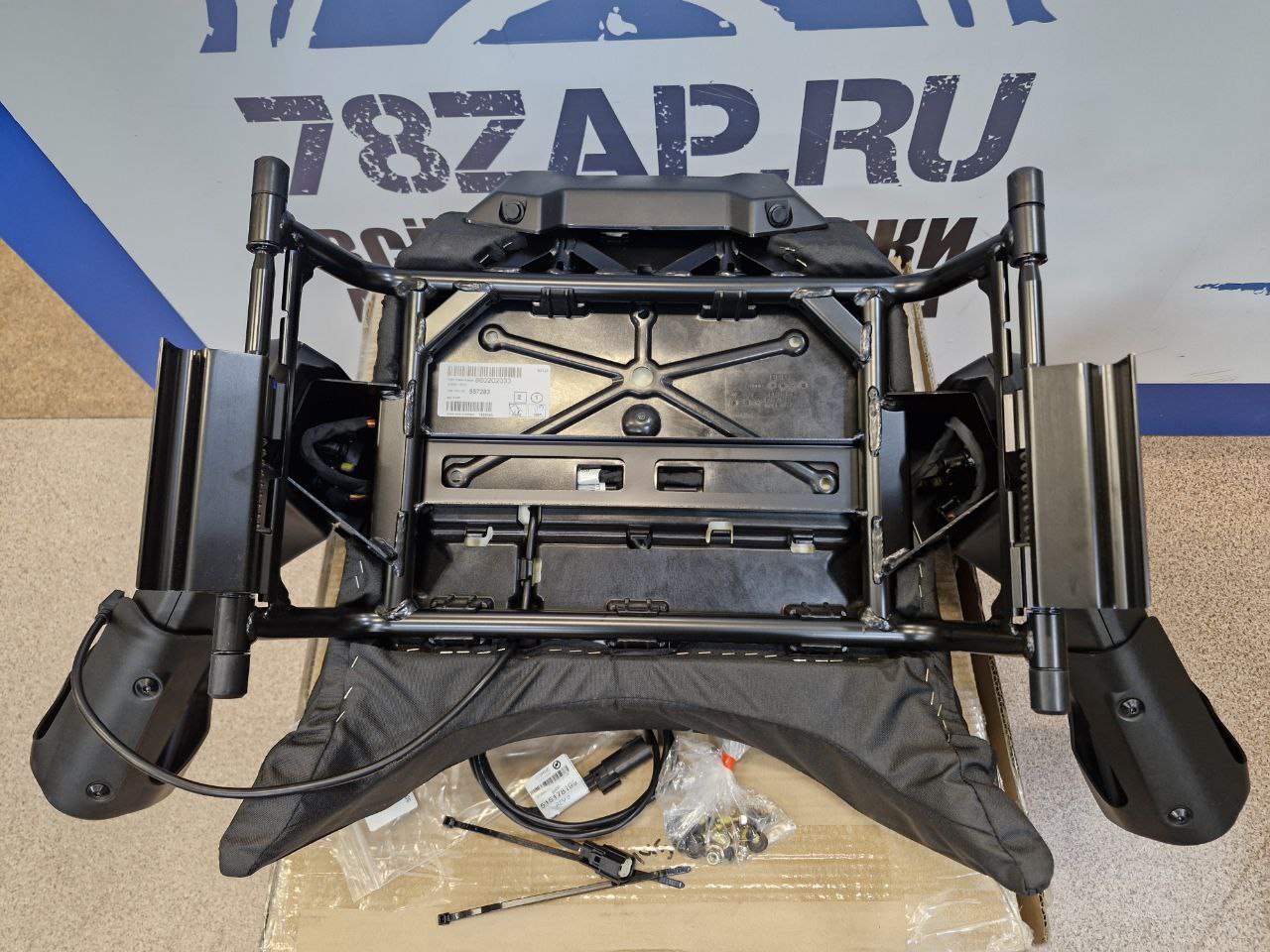 Сиденье пассажирское с подогревом снегоходов BRP Ski-Doo Lynx 860202033-6