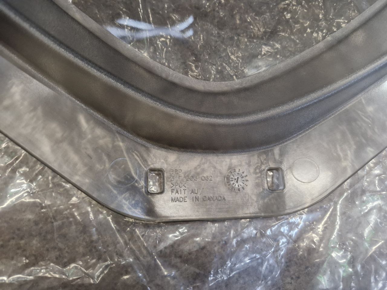Ветровое стекло среднее 43 см снегоходов BRP Ski-Doo Lynx REV Gen4 860201258-2