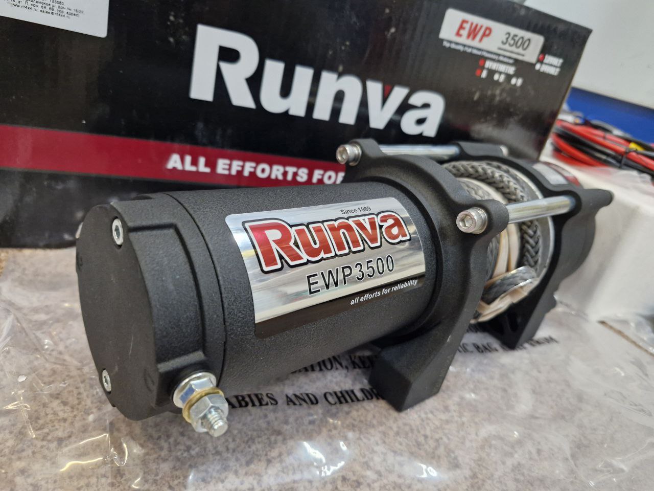 Лебёдка электрическая квадроциклов12V Runva 3500A lbs (синтетический трос) 1588 кг EWP3500ASR-1