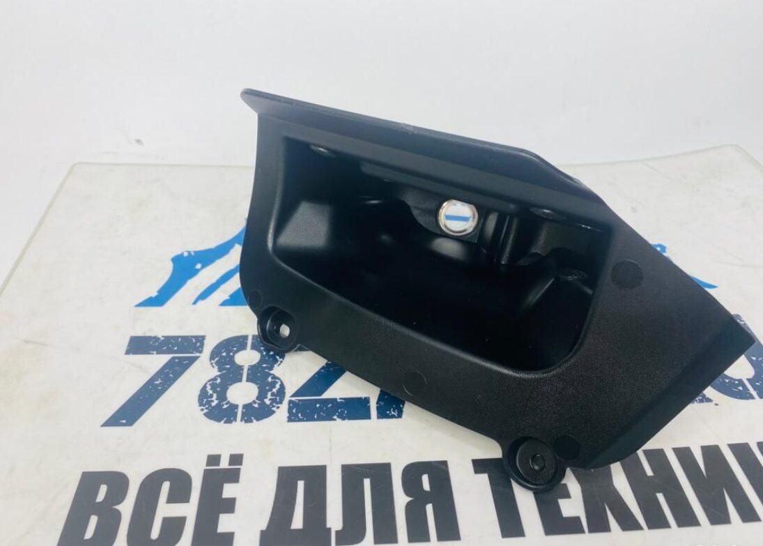 Кожух накладка под ручку ручного стартера снегохода BRP Ski-Doo Lynx 517305496-2