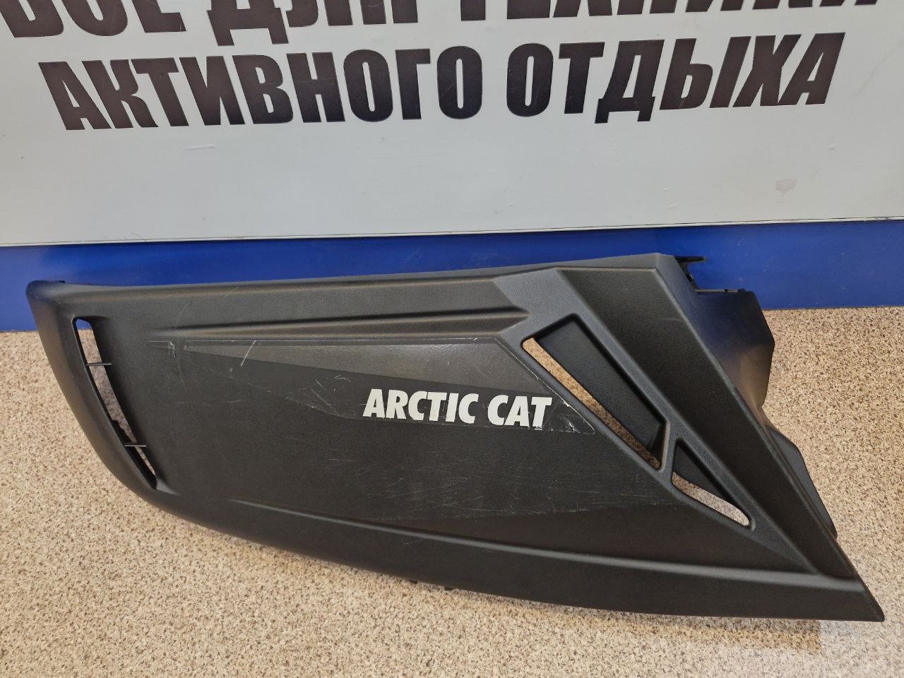 Панель боковая нижняя левая снегоходов Arctic Cat 570 XT, Z1 3718-799