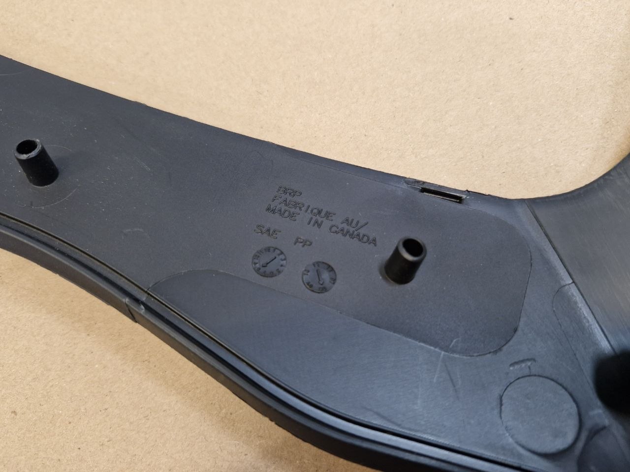 Основание/ опора ветрового стекла BRP Ski-Doo Lynx 860200229 517303798-2