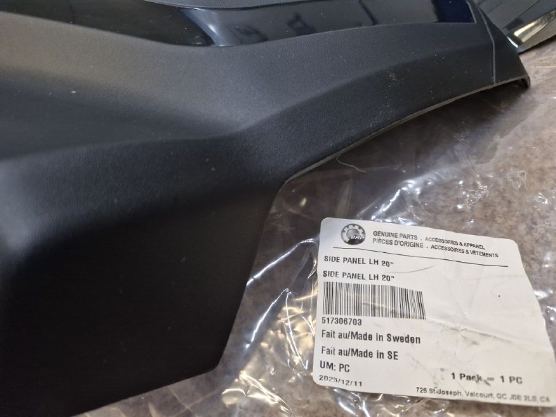 Панель боковая левая черная капота снегоходов BRP Ski-Doo Lynx 517306703-1