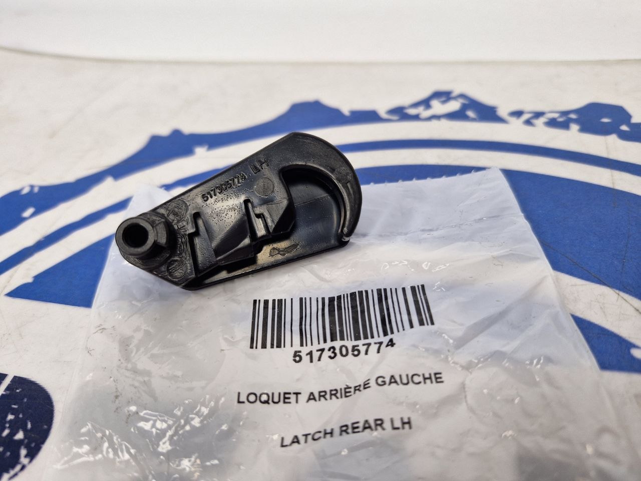 Защелка боковой панели снегоходов BRP Ski-Doo Lynx Gen4 517305774-1