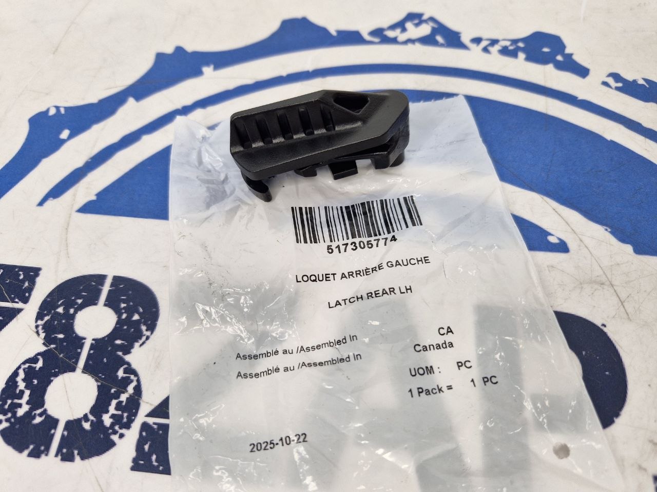 Защелка боковой панели снегоходов BRP Ski-Doo Lynx Gen4 517305774