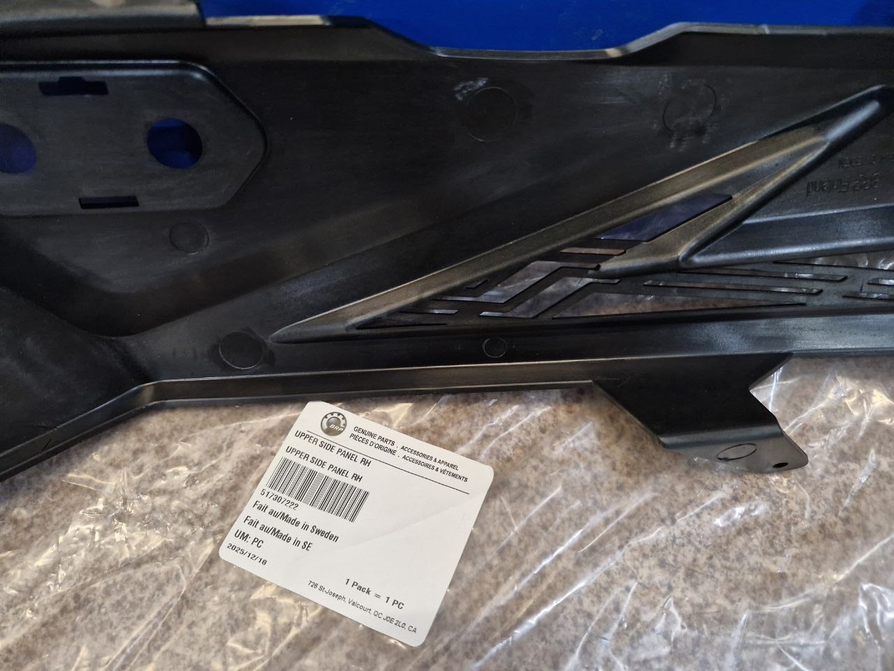 Панель капота правая верхняя снегоходов BRP Ski-Doo Lynx 517307222-2
