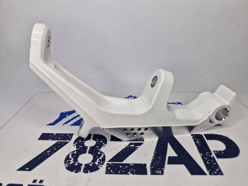 Кулак/шпиндель правый снегоходов BRP Ski-Doo Lynx 505074634-1