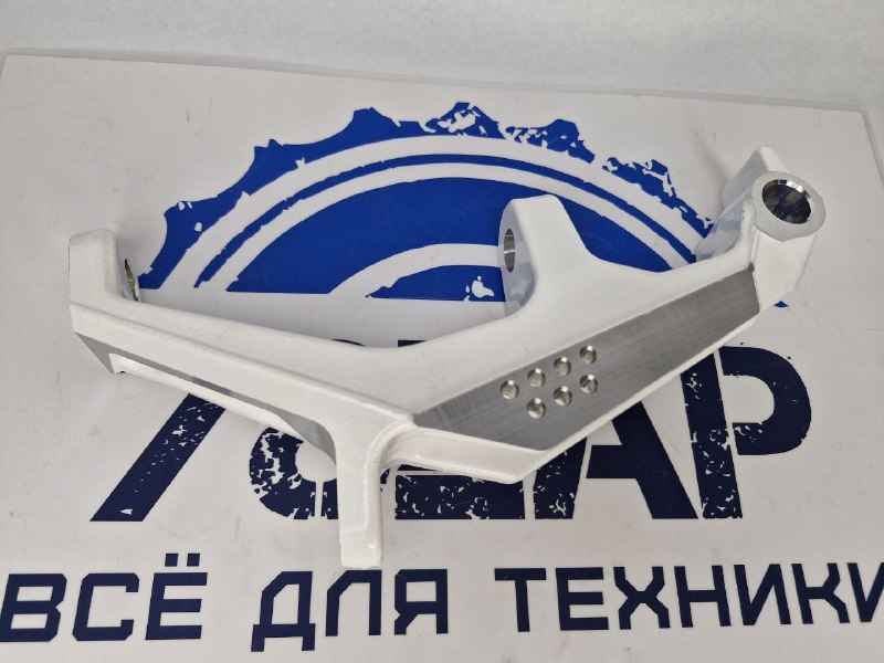 Кулак/шпиндель правый снегоходов BRP Ski-Doo Lynx 505074634-2